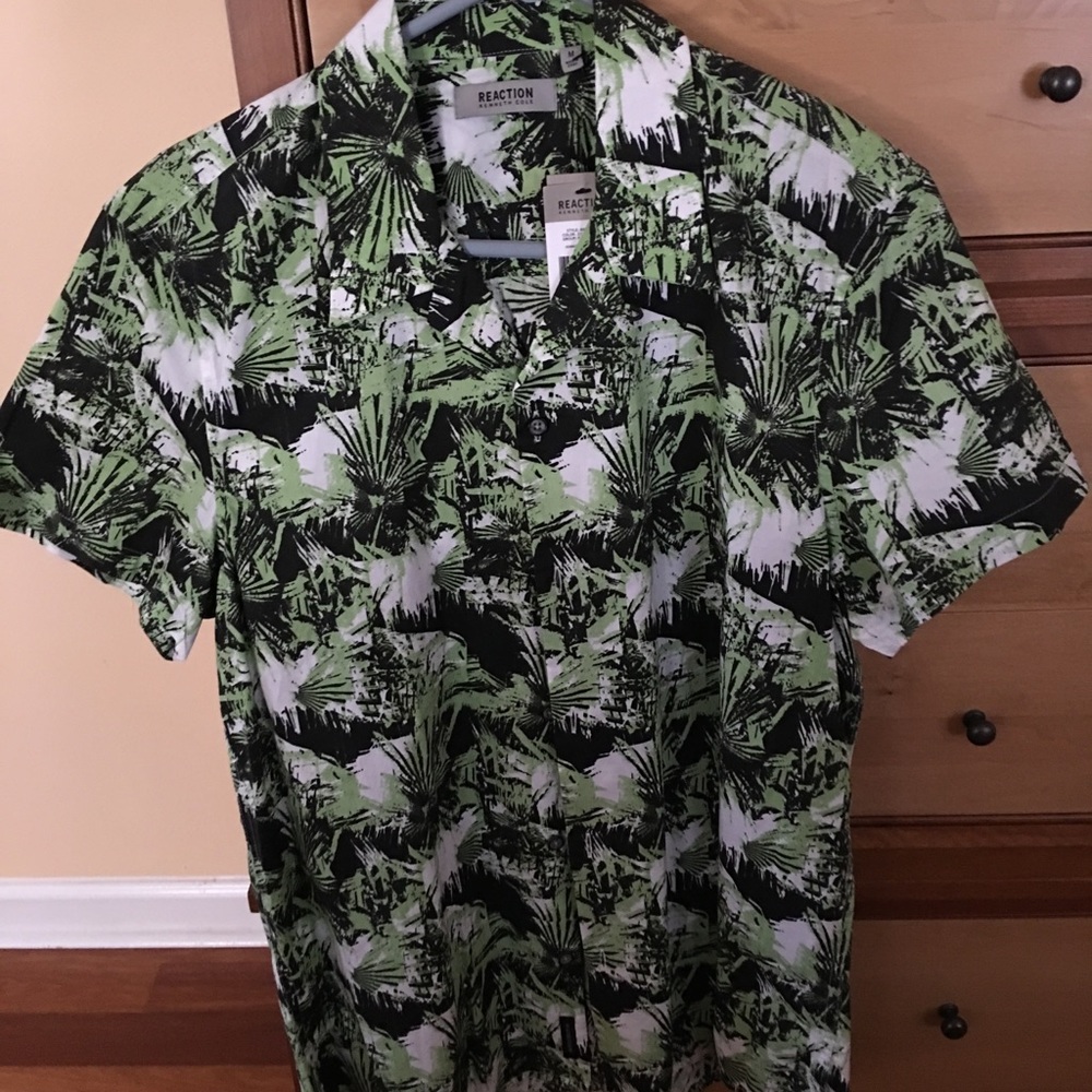 Man’s shirt. Short sleeve. Light n comfortable.